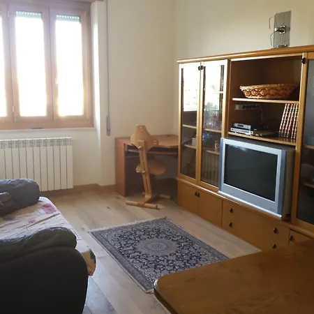 Three In Appartement *